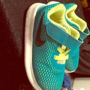 Nike free - used .size 6c